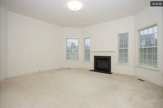 Building Photo - 317 Chamborley Dr