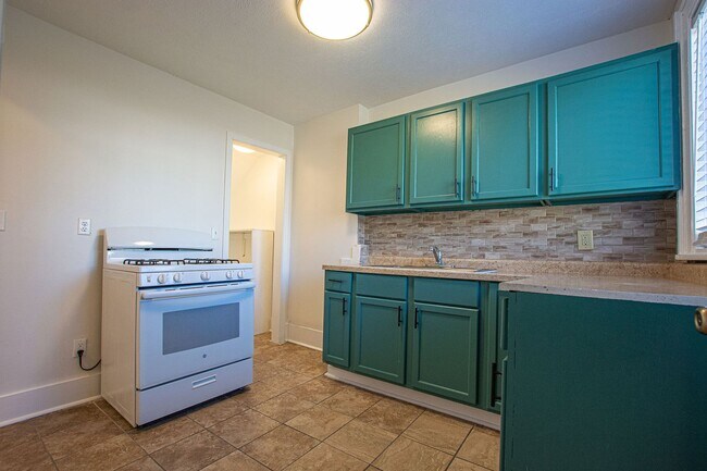 Building Photo - 3 Bedroom Duplex near downtown Omaha