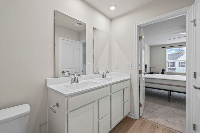 Building Photo - 338 Myrtle Mdws Dr