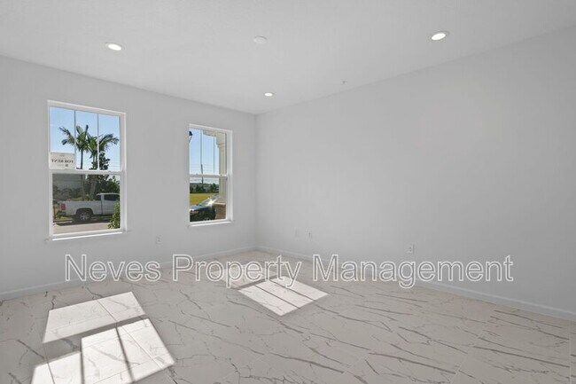 Building Photo - 1601 Pinecliff Dr