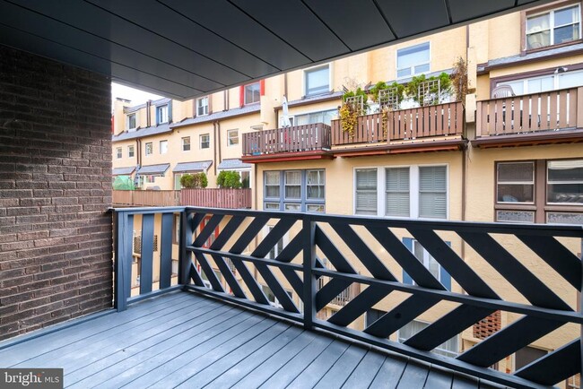 Building Photo - 1126 Lombard St