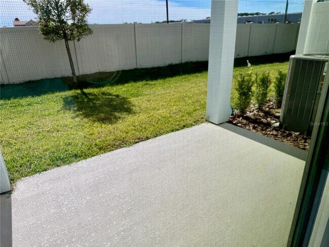 Building Photo - 3059 Emerald Acrs Ln