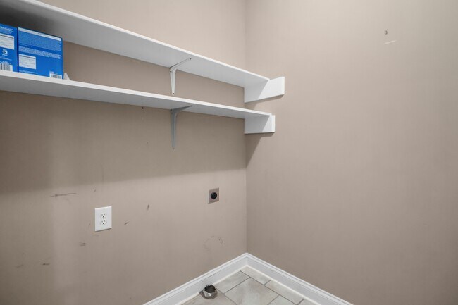 Building Photo - 3375 Cotham Ln