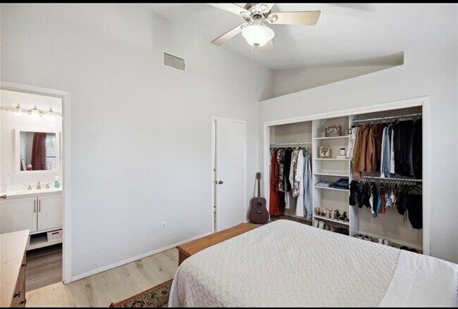 Building Photo - 11404 Walnut Ridge Dr