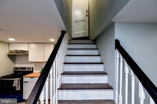 Building Photo - 3802 Cedar Dr