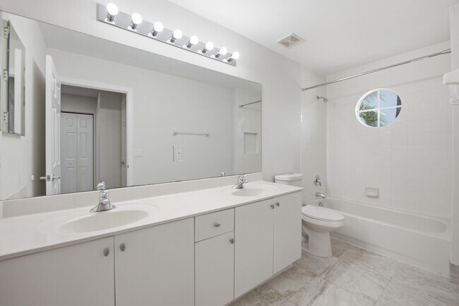 Building Photo - 8895 Chestnut Ridge Way