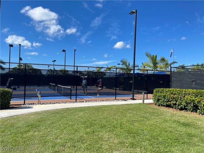 Building Photo - 6984 Saona CT