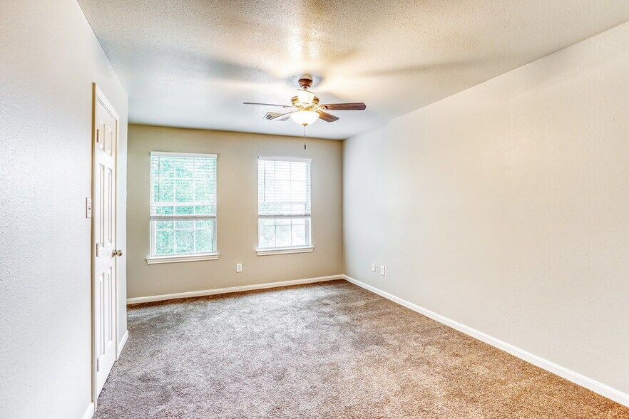 Building Photo - 4939 N Cancun Dr