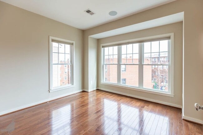 Building Photo - 2909 Chancellor's Way NE