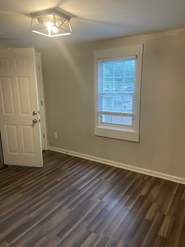 Building Photo - 3931 Bearwood Ave