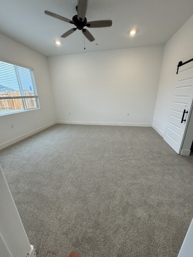 Building Photo - 7419 Castle Dr