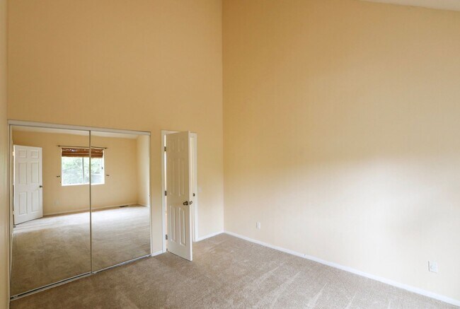 Building Photo - 3 Bedroom + Loft + Office Oceanside Home