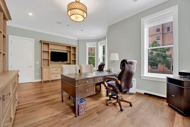 Building Photo - 103 W Chestnut St