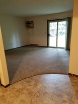 Building Photo - 1647 Pleasant View Dr