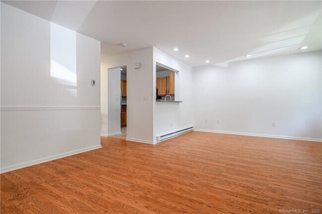 Building Photo - 123 Willow Springs