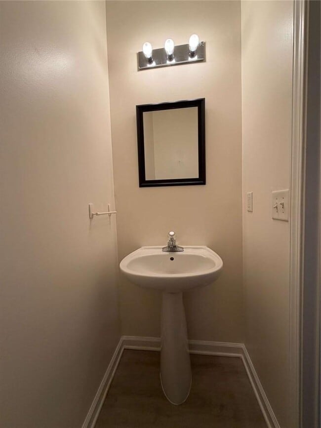 Building Photo - 644 Kenridge Dr