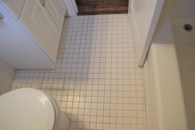 Building Photo - 1227 Louisville ave