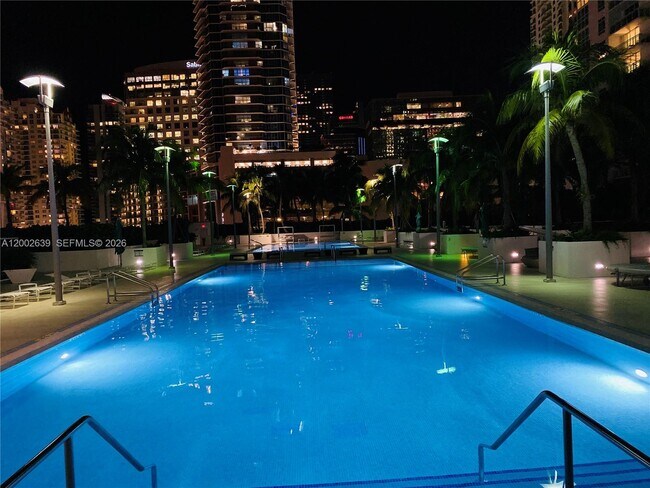 Building Photo - 950 Brickell Bay Dr