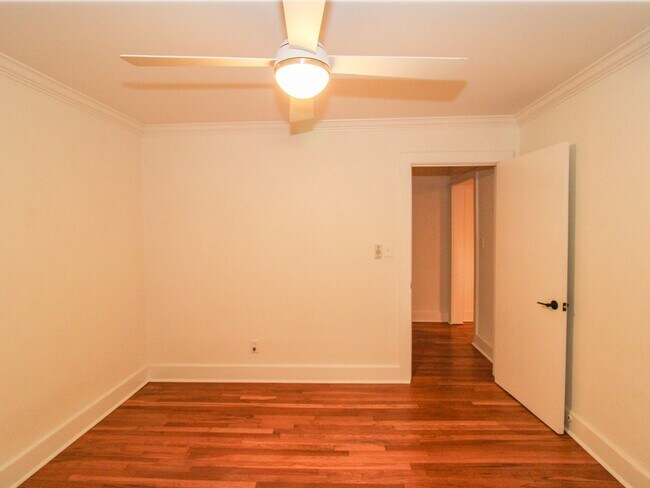 Building Photo - Downtown Athens! Walk to Athens State University! Lawn Care included!