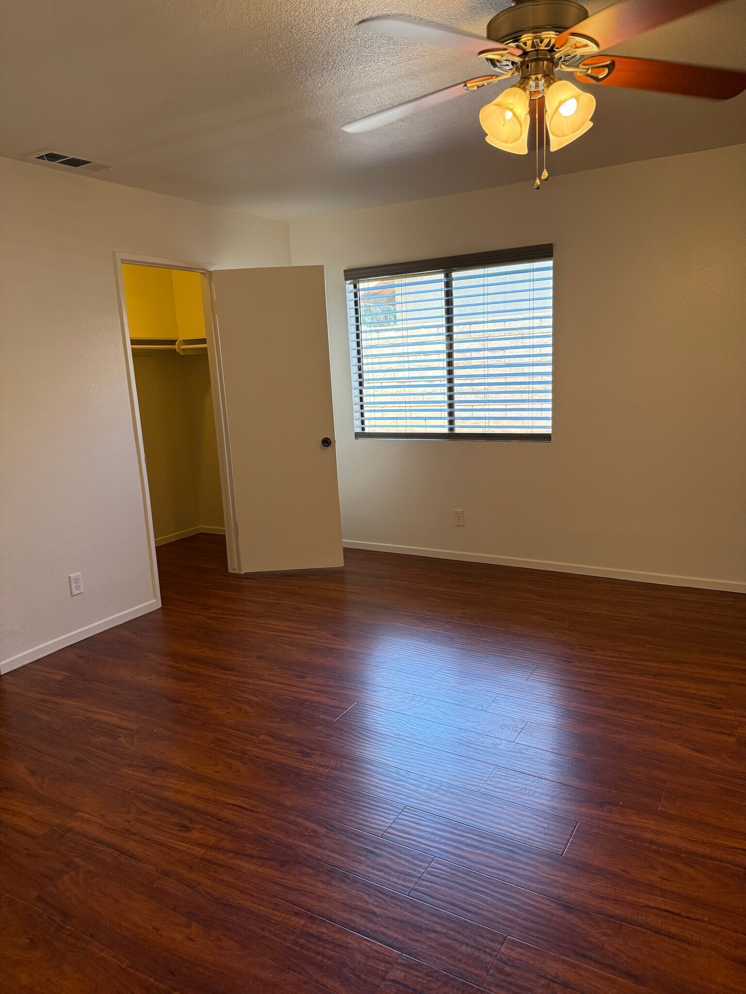 Building Photo - 9789 Diana Ave