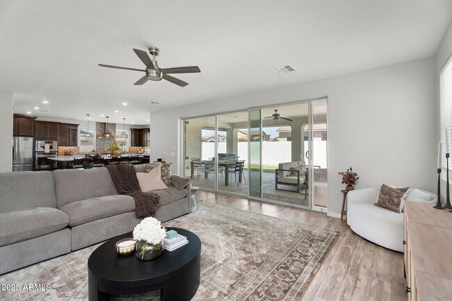 Building Photo - 9418 E Theia Dr