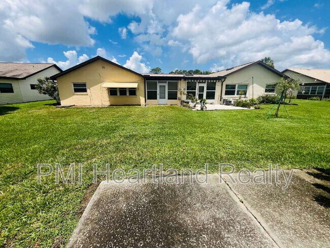 Building Photo - 156 Parkview Cir W