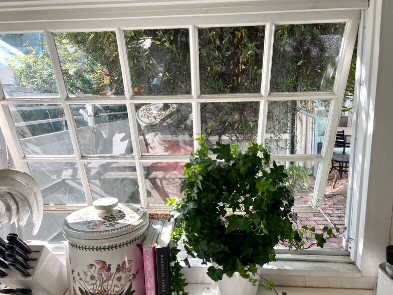 Large Breezy Kitchen Window - 822 E Kensington Rd