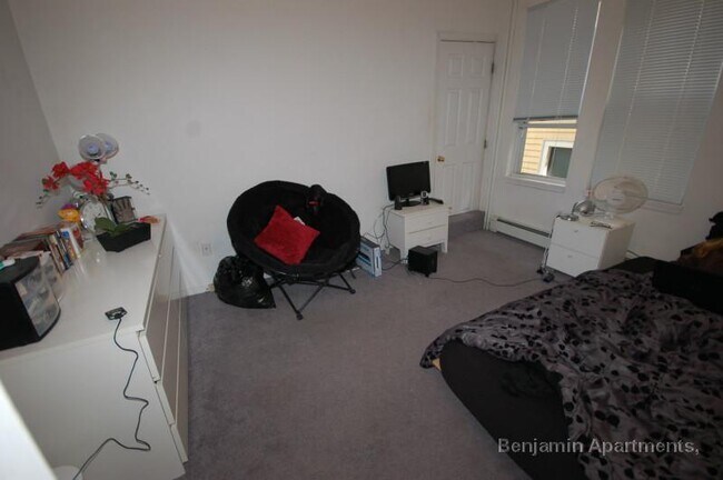 Building Photo - 58 Mansfield St