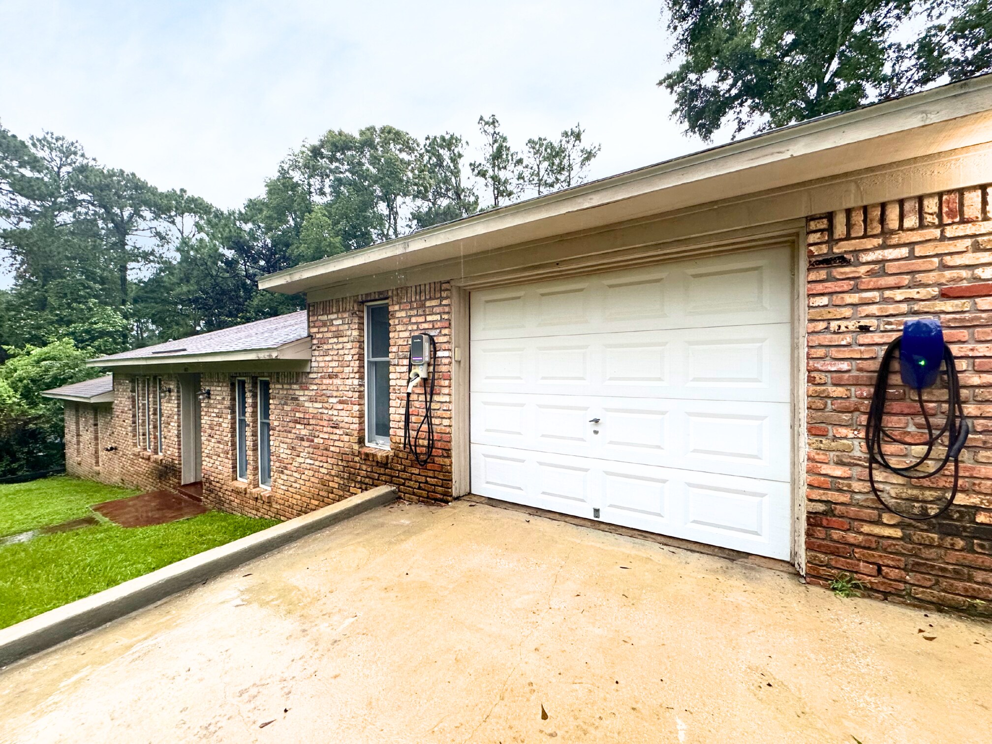 Building Photo - 662 Ridgewood Dr