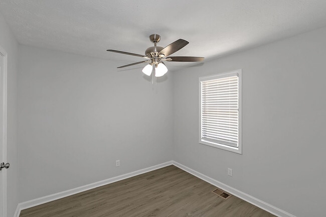 Building Photo - 1250 Della Way