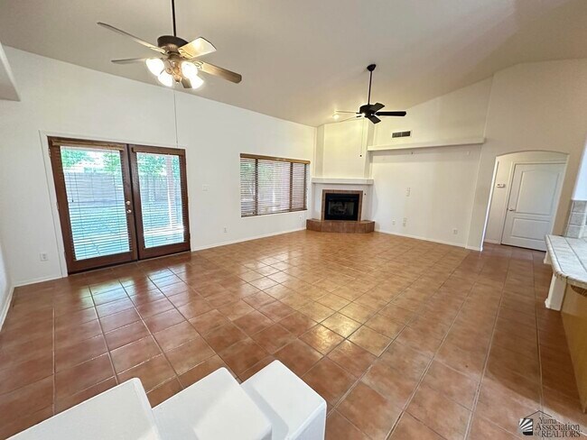 Building Photo - 3064 S 47th Ave