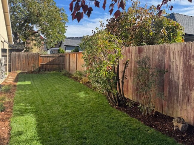 Building Photo - SINGLE LEVEL HOME IN CP/ ON QUIET CULDESAC