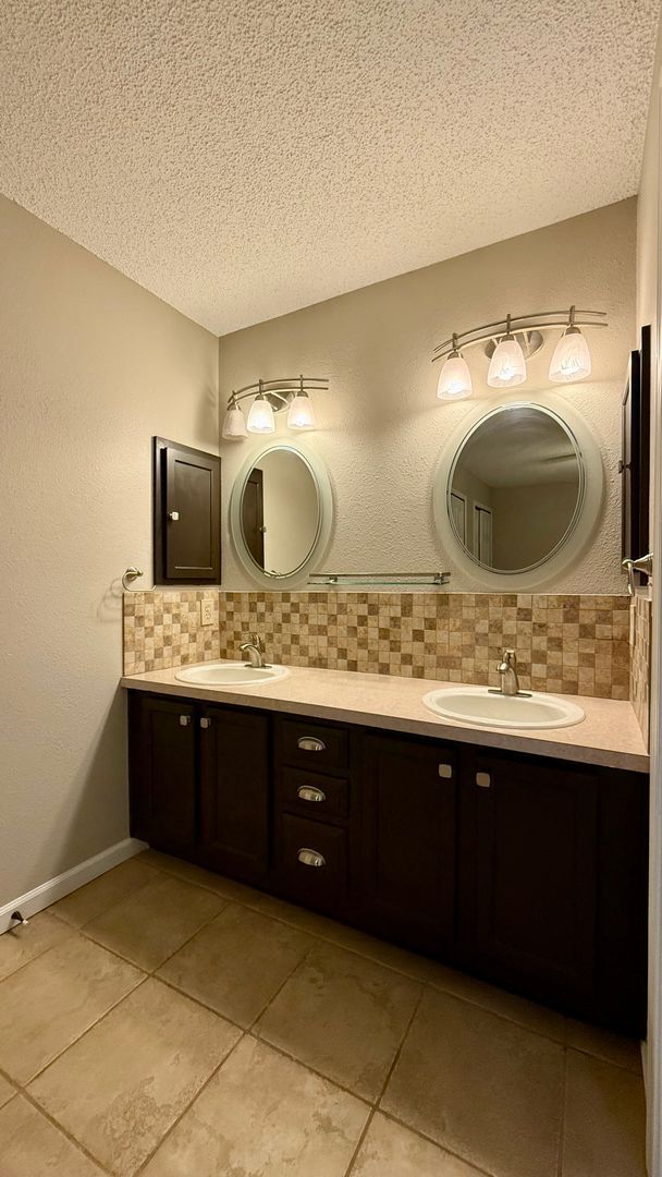 Building Photo - Northwest Colorado Springs Gem Near Trails...