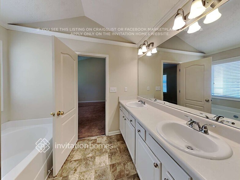 Building Photo - 10 Tabitha Ct