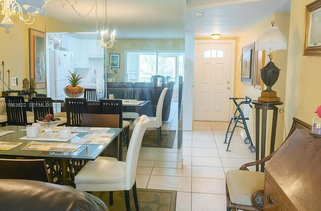 Building Photo - 671 S Hollybrook Dr