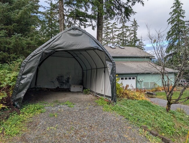 Building Photo - Unfurnished, 3Bd/1.5Ba Dgl Townhome, Long ...