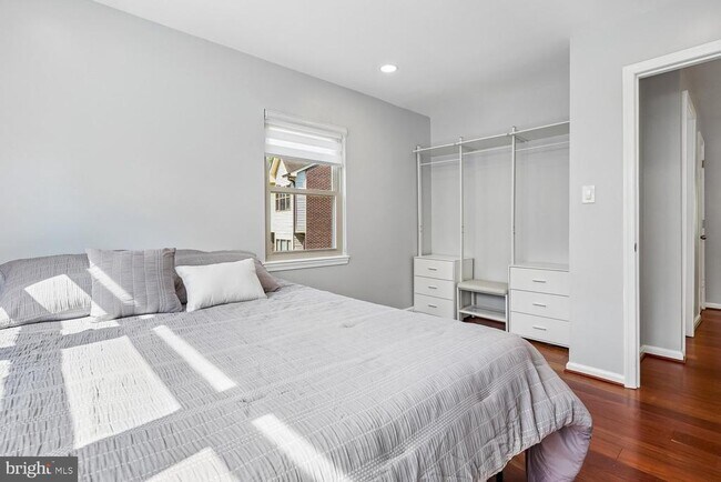 Building Photo - 6608 Westbury Oaks Ct