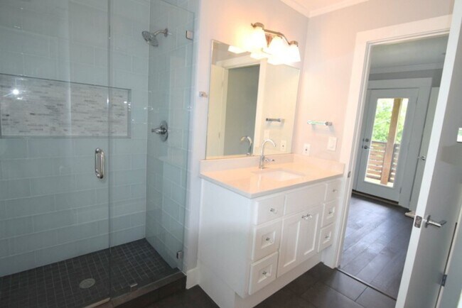 Building Photo - 7513 Carriage Dr