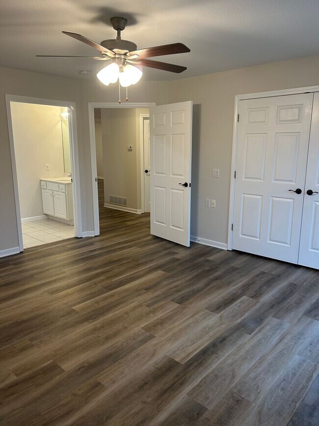 Building Photo - 3219 Dove Dr