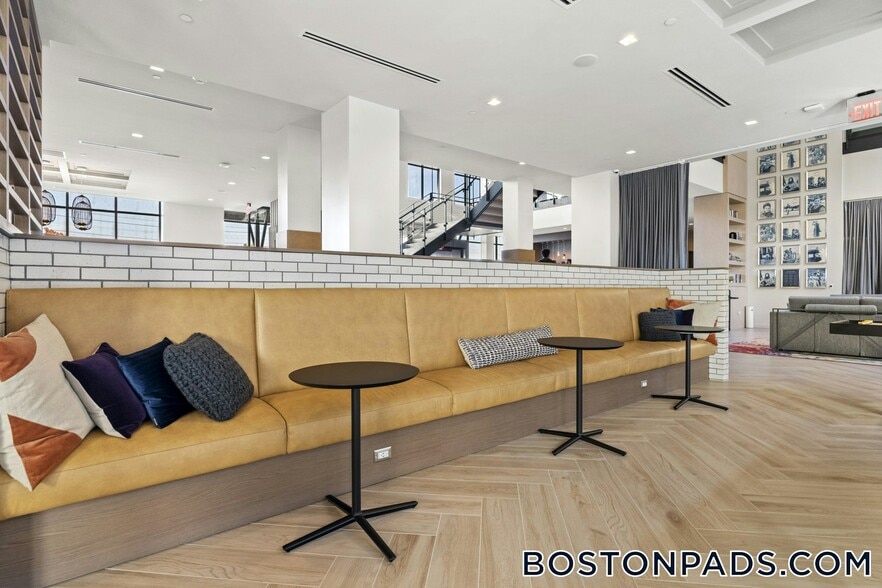 Building Photo - 120 Commerce Way