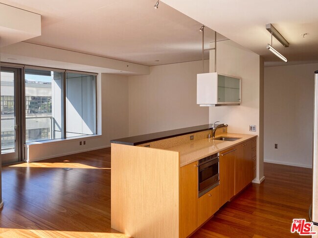 Building Photo - 1155 S Grand Ave