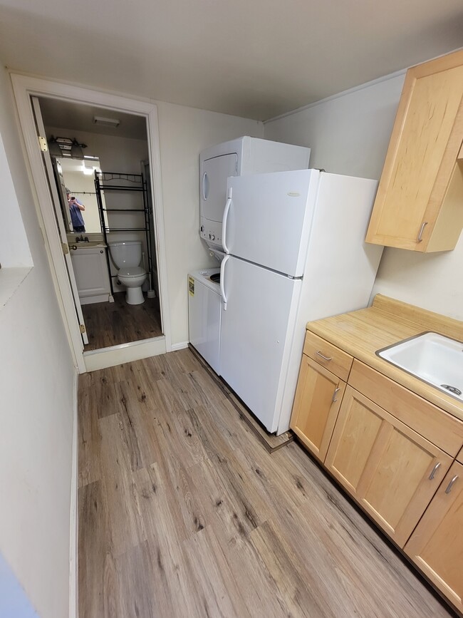Building Photo - 158 Hall Ln