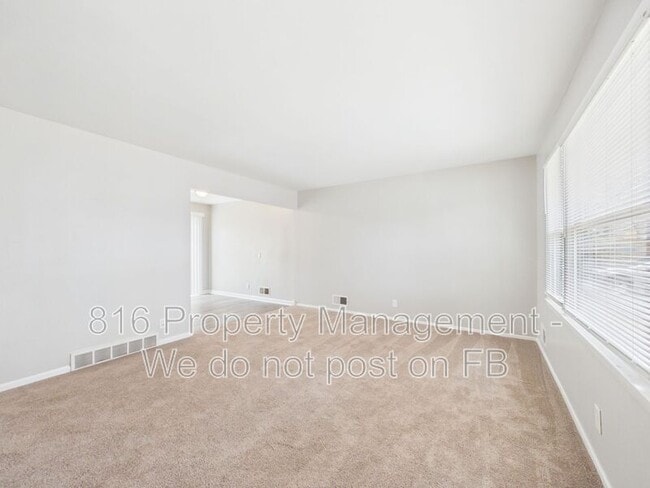 Building Photo - 4834 Evanston Ave