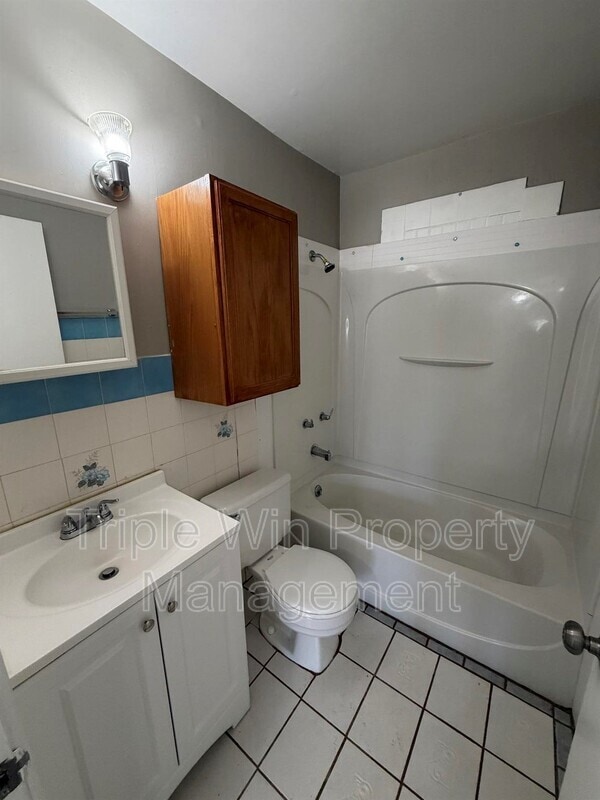 Building Photo - 300 Brackleigh Ln