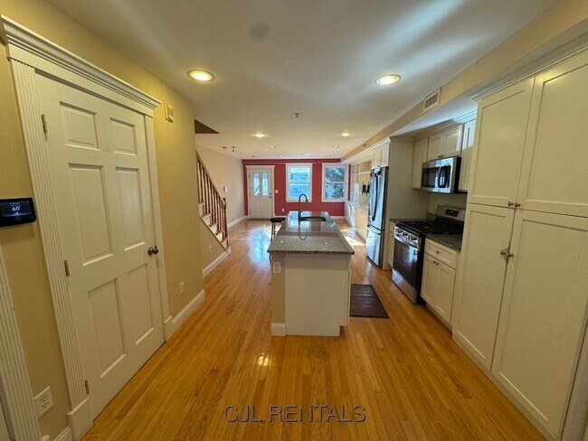 Building Photo - 10 Sherman Ct