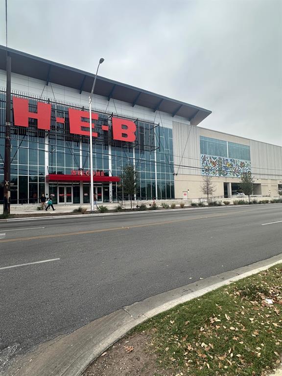 Building Photo - 2215 Post Rd