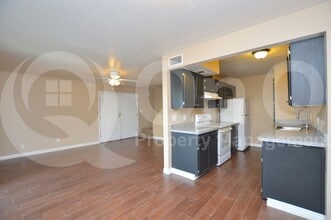 Building Photo - 6052 W Golden Ln