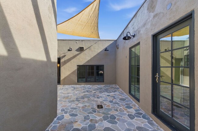 Building Photo - 3608 Wilshire Terrace