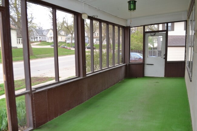 Building Photo - Historic Downtown Single Family Home for R...