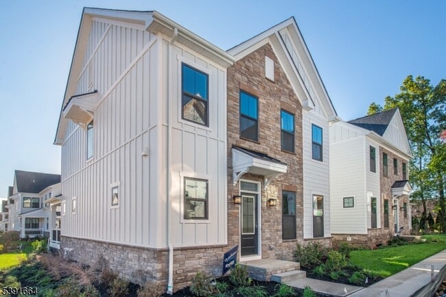 Building Photo - 14 Willow Ln